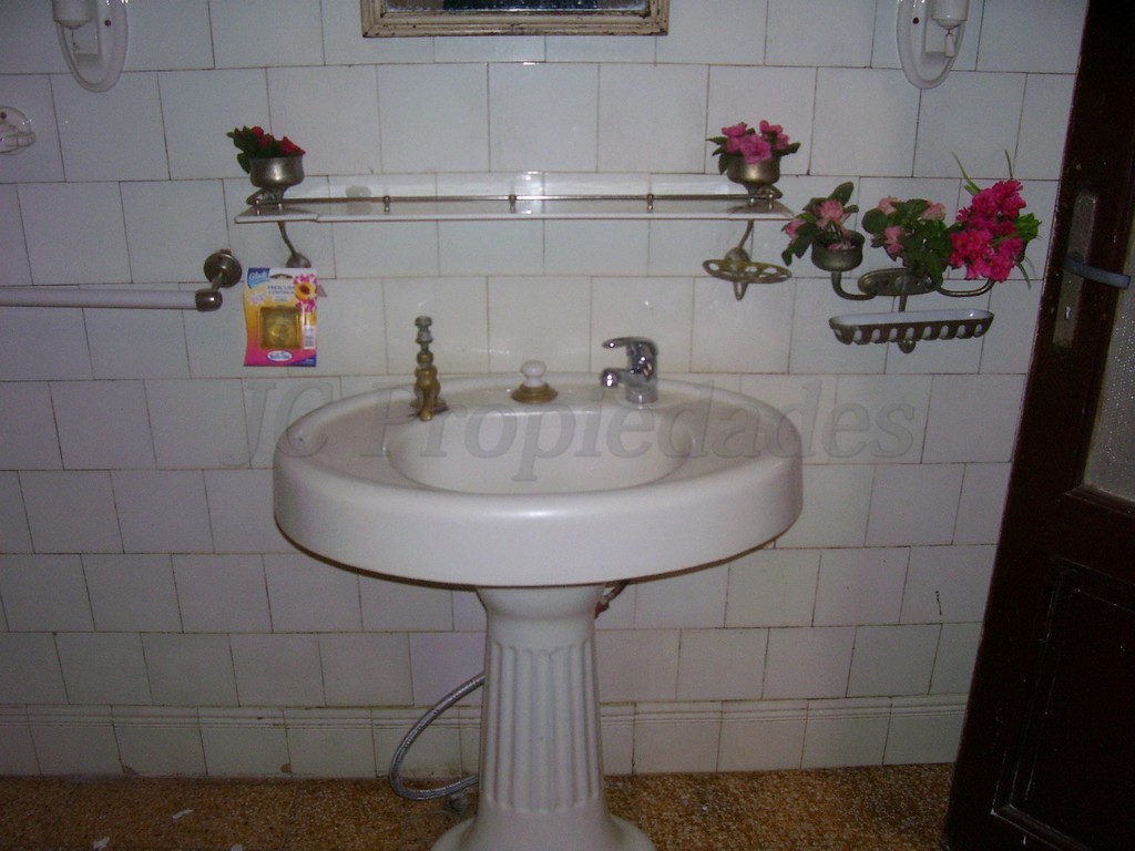 Imagen 8 de Propiedad Colonial de 1900 con gran potencial comercial.