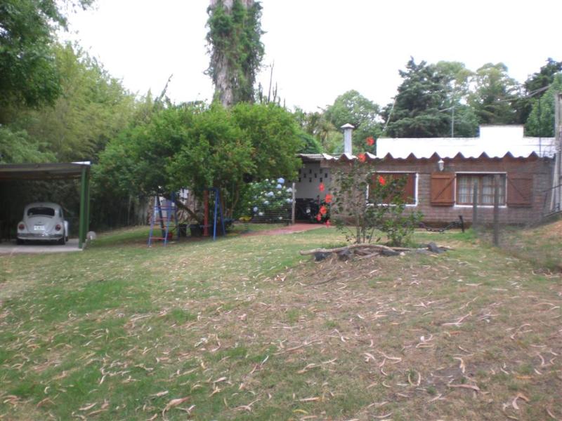 Casa con apartamento en esquina sobre Rambla con vista al Río de la Plata.
