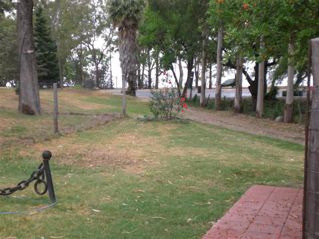 Imagen 1 de Casa con apartamento en esquina sobre Rambla con vista al Río de la Plata.