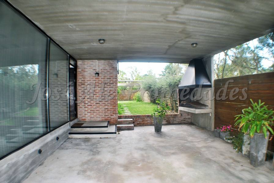 Imagen 4 de Magnífica propiedad en zona balnearia, a metros de Rambla Costanera de Colonia del Sacramento.