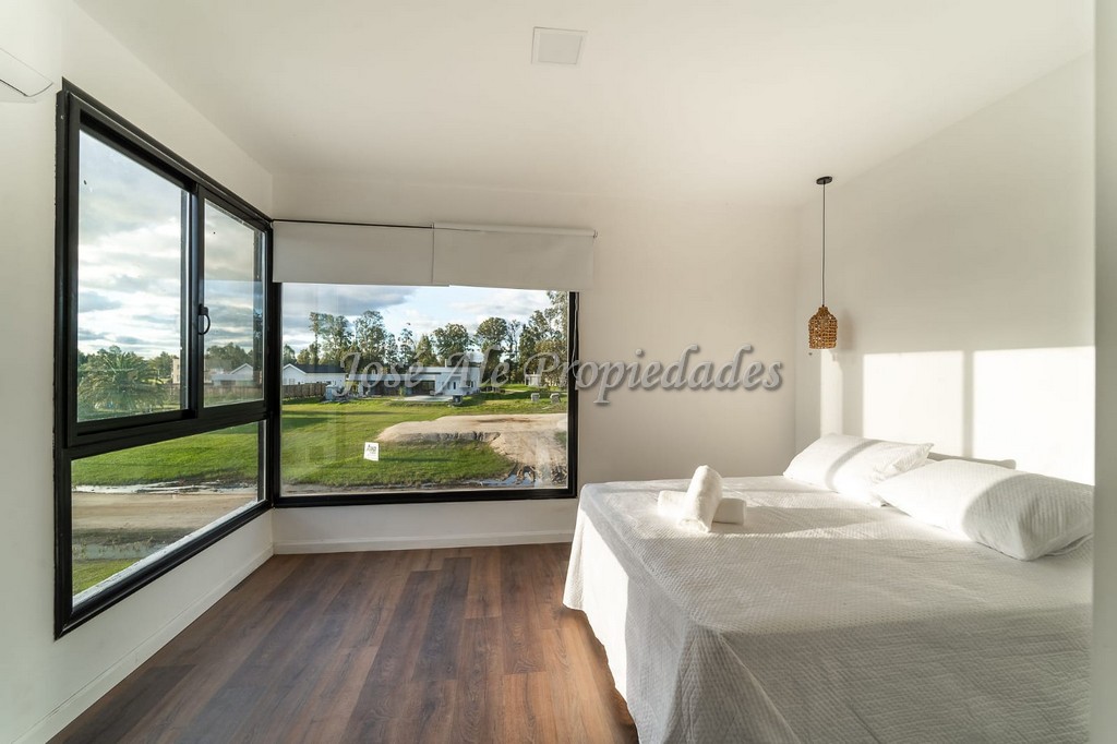 Imagen 6 de Importante propiedad a estrenar en barrio Sheraton, frente a una de las playas más tranquilas de Colonia del Sacramento.