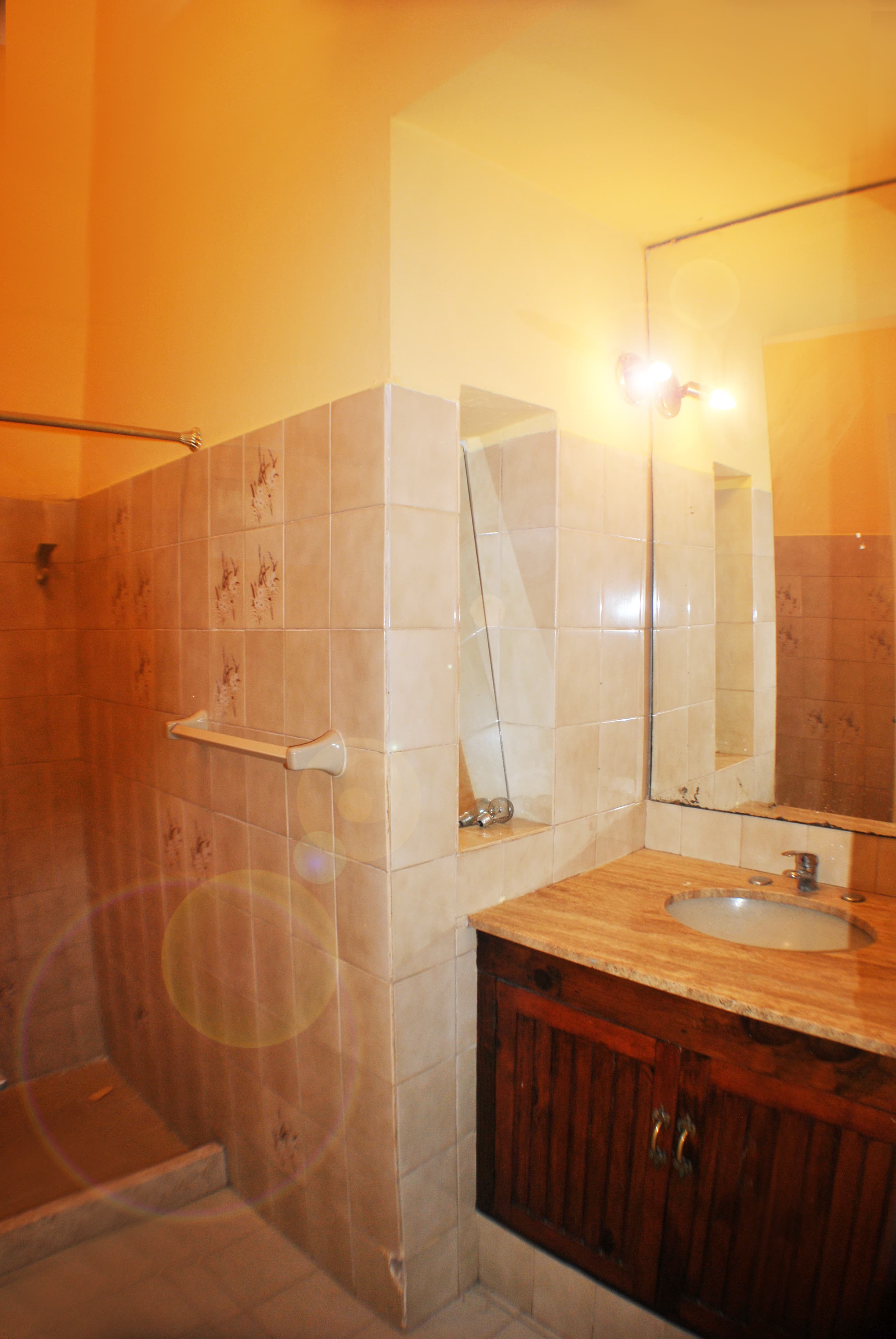 Imagen 6 de Casa de grandes dimensiones, ambientes espaciosos, confortables y luminosos.