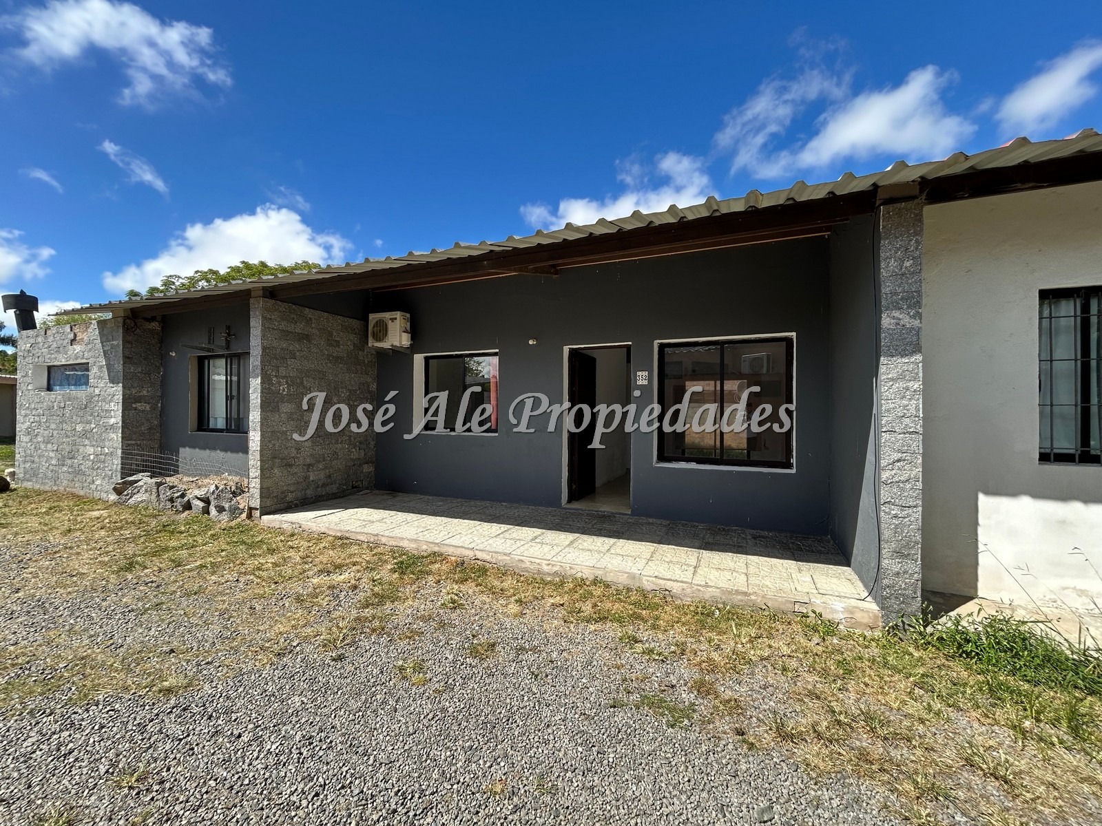 Imagen 2 de Apartamento de 1 dormitorio ubicado a metros de la Plaza de Toros, Colonia.
