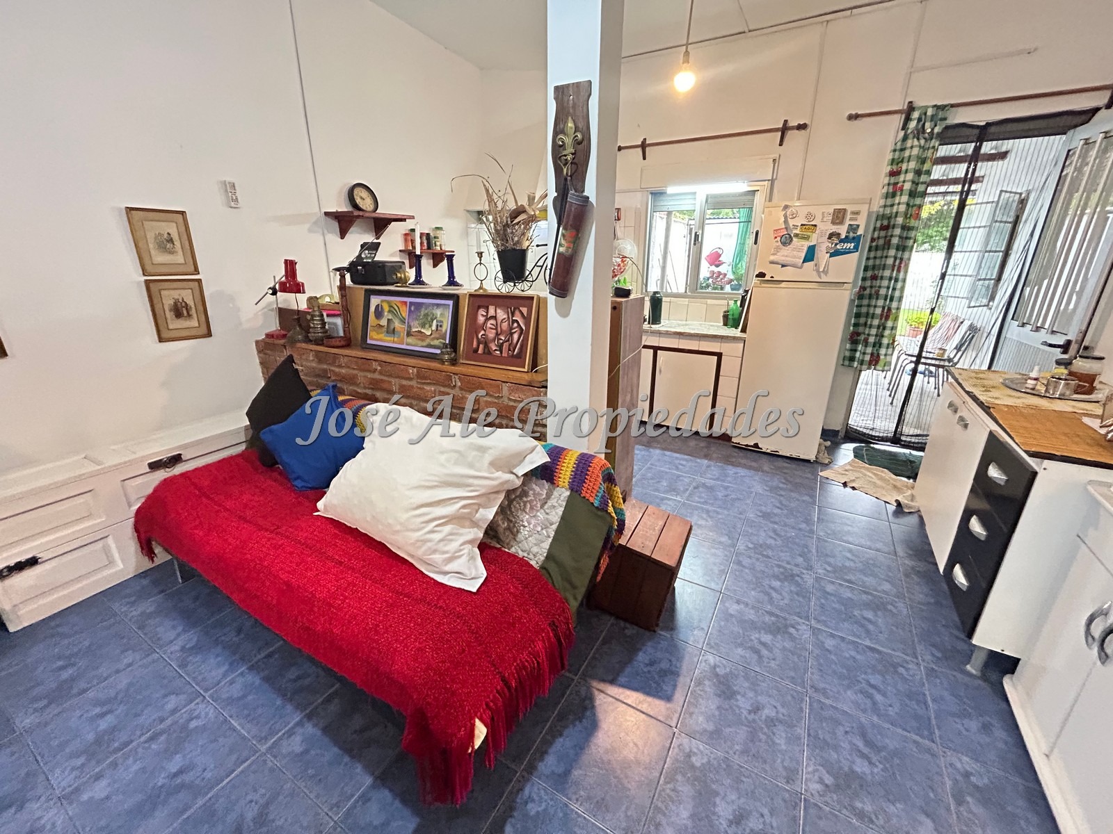 Imagen 4 de EN VENTA Casa de 2 dormitorios, ubicada a minutos del centro de la ciudad de Colonia.
