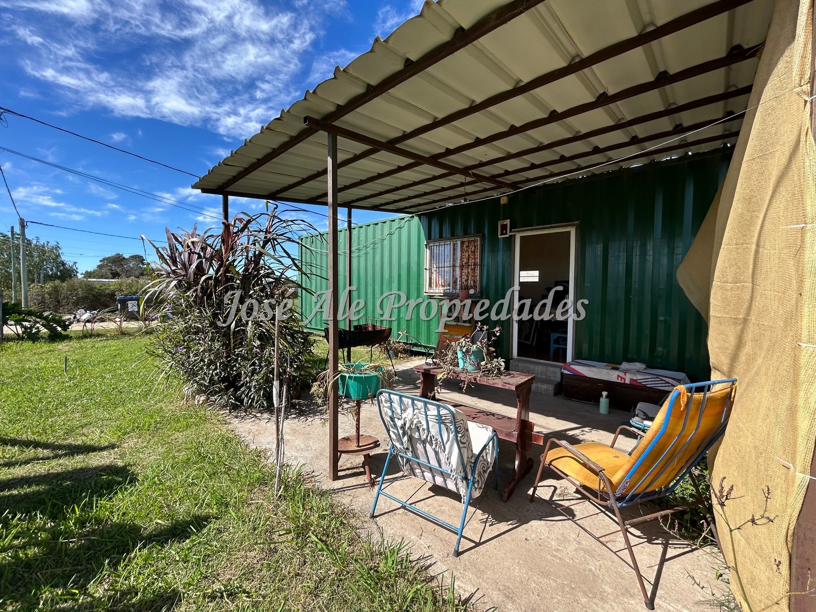 Imagen 3 de EN VENTA Casa contenedor de 2 dormitorios, ubicado en el General Colonia.
