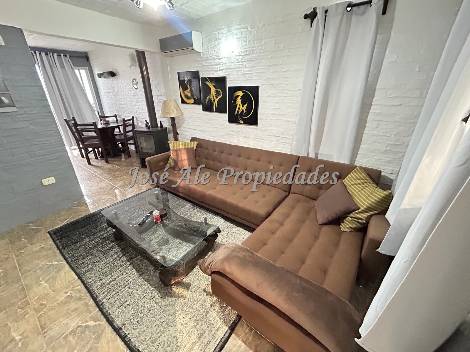Imagen 3 de EN VENTA Impecable vivienda de 3 dormitorios, ubicada en excelente zona cerca de todos los servicios.