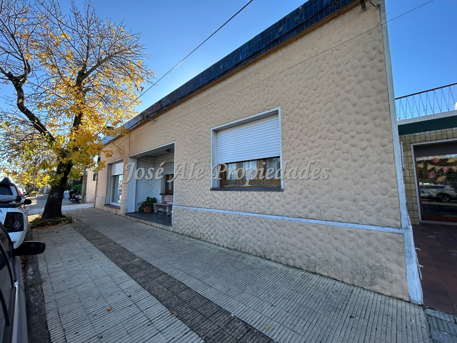 Imagen 1 de EN VENTA Excelente propiedad ubicada en inmejorable lugar sobre una de las principales avenidas de la ciudad de Colonia del Sacramento