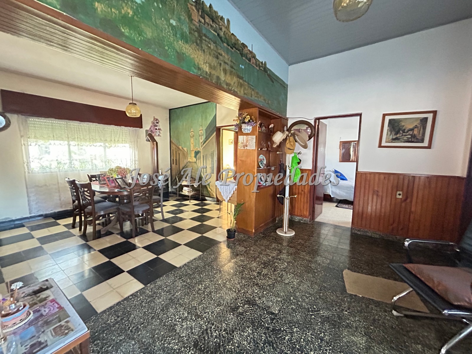 Imagen 3 de EN VENTA Excelente propiedad ubicada en inmejorable lugar sobre una de las principales avenidas de la ciudad de Colonia del Sacramento
