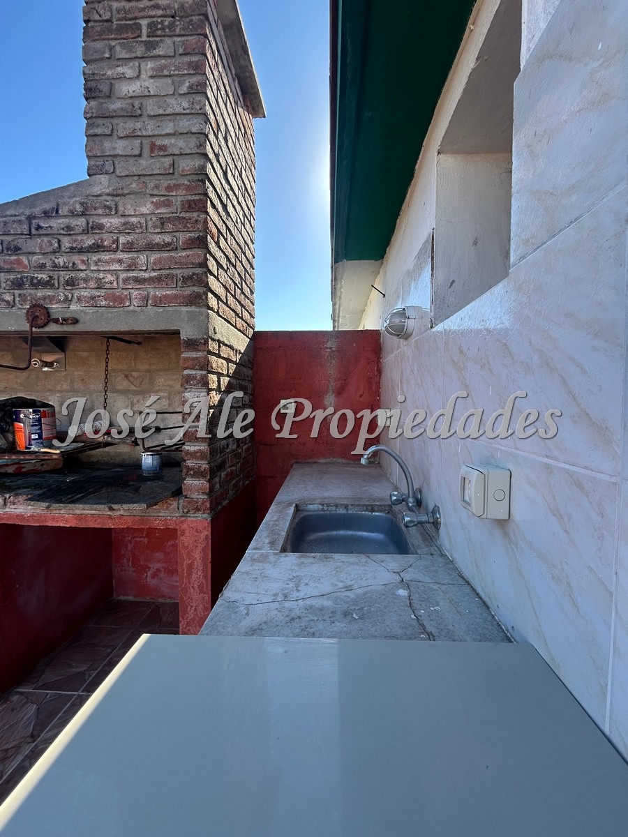 Imagen 10 de EN ALQUILER Casa ubicada en real de San Carlos, en una zona tranquila y próxima a servicios.