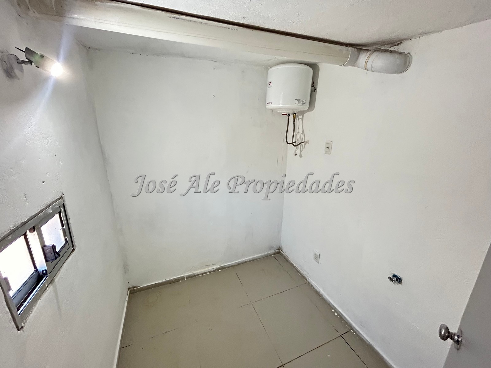 Imagen 5 de EN ALQUILER Casa ubicada en real de San Carlos, en una zona tranquila y próxima a servicios.