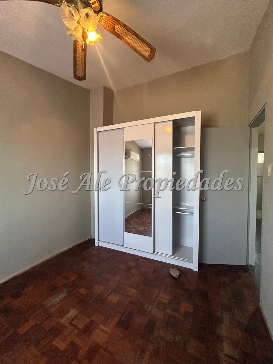 Imagen 7 de EN ALQUILER Casa ubicada en real de San Carlos, en una zona tranquila y próxima a servicios.