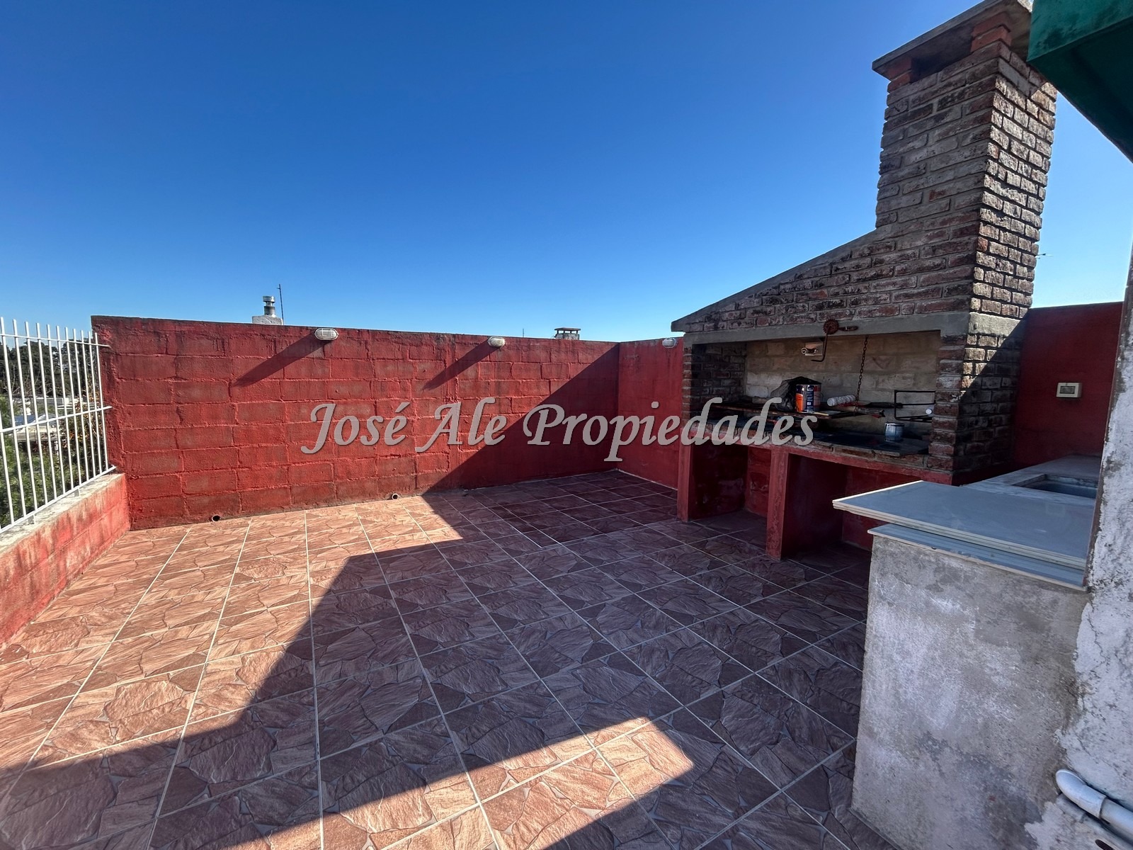 Imagen 9 de EN ALQUILER Casa ubicada en real de San Carlos, en una zona tranquila y próxima a servicios.