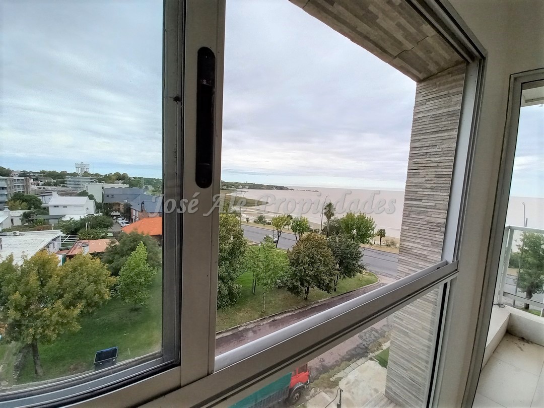 Imagen 4 de EN ALQUILER Espectacular apartamento de un dormitorio en edificio residencial frente al Rio de la Plata.