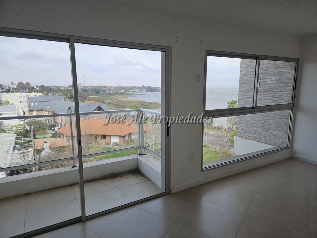 Imagen 3 de EN ALQUILER Espectacular apartamento de un dormitorio en edificio residencial frente al Rio de la Plata, Colonia.